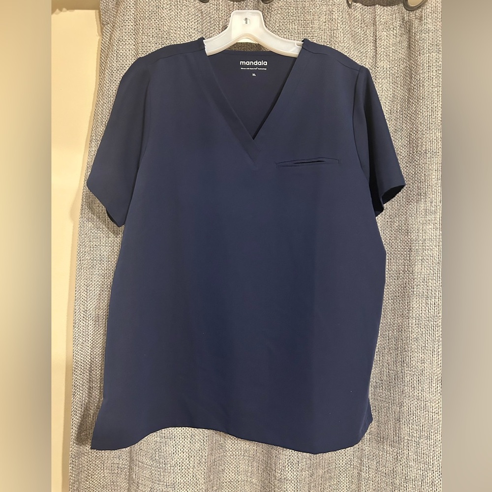 Mandala Navy Blue V-Neck Scrub Top Women’s XL- Brand New Never Worn